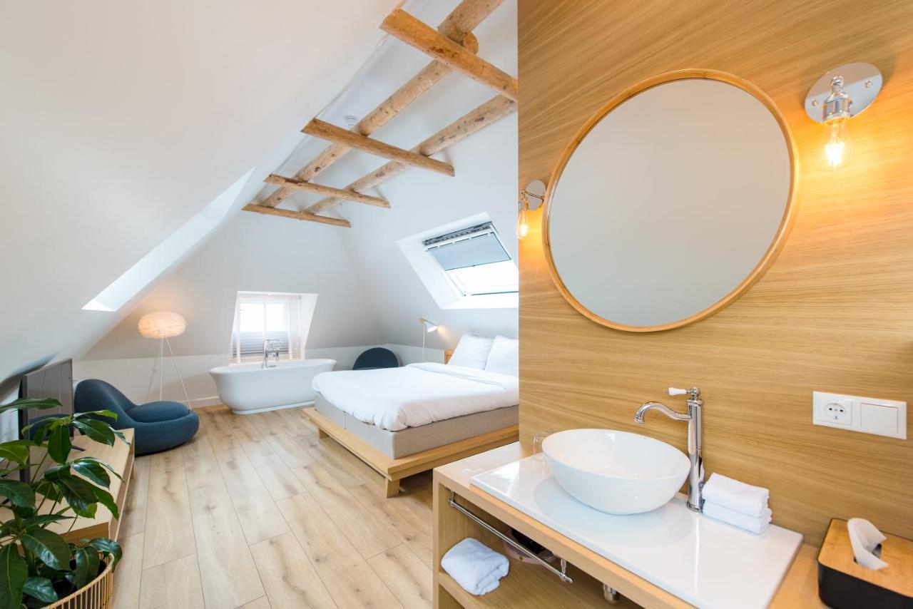 Fietshotel Zee Van Tijd Holwerd Bagian luar foto